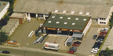 Herkenhoff Firmengeschichte 1975 Firmengebäude in der Vogelperspektive